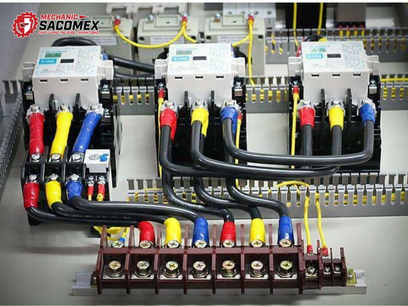 Ứng dụng của tủ điện điều khiển động cơ MCC trong thực tế